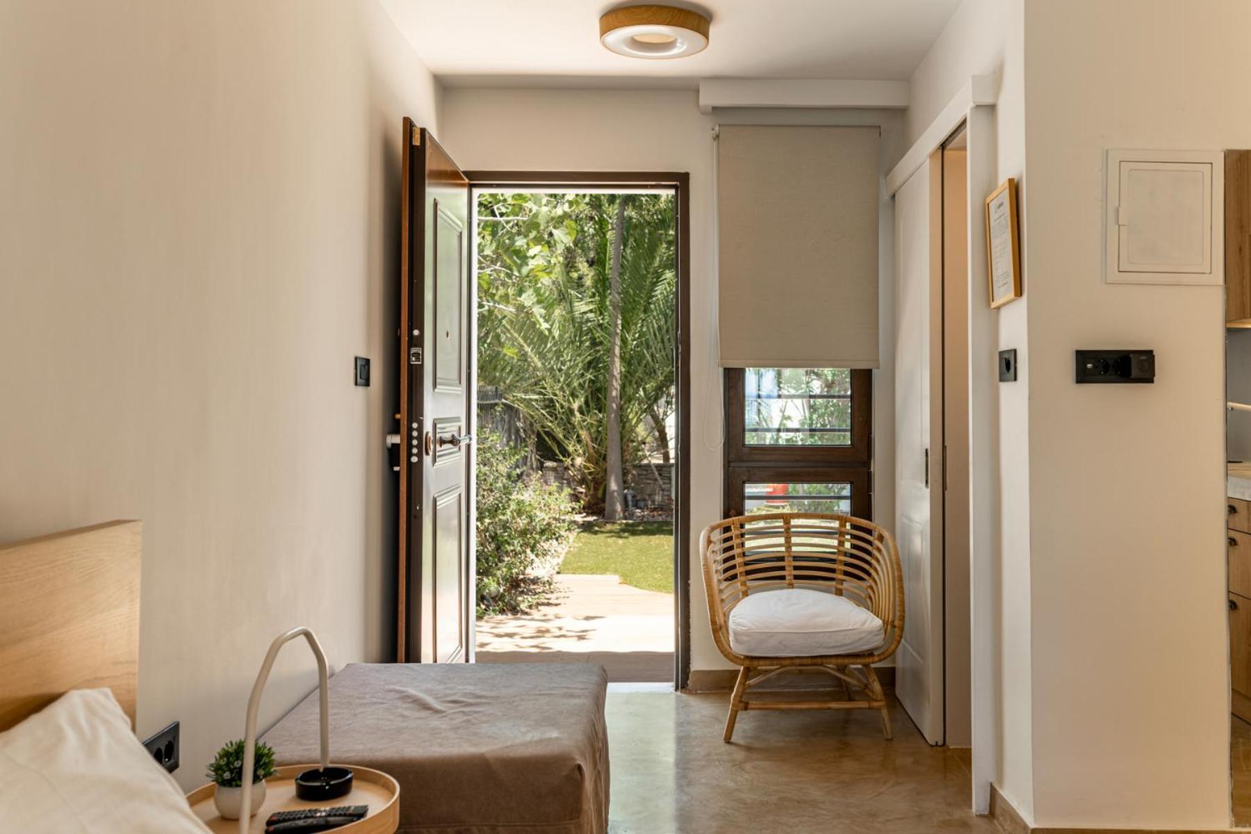 Alkis Guest House By Aegiankazarte Kapotidhes Exterior photo
